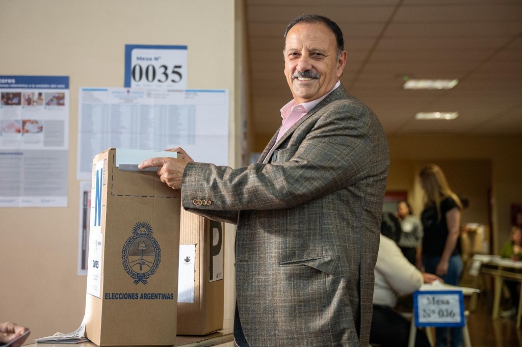 Quintela votó y agradeció el compromiso de los riojanos  al participar de una jornada histórica