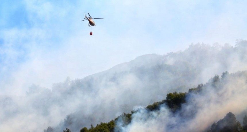 El incendio no da tregua en Neuquén y los brigadistas trabajan para contener el fuego  
