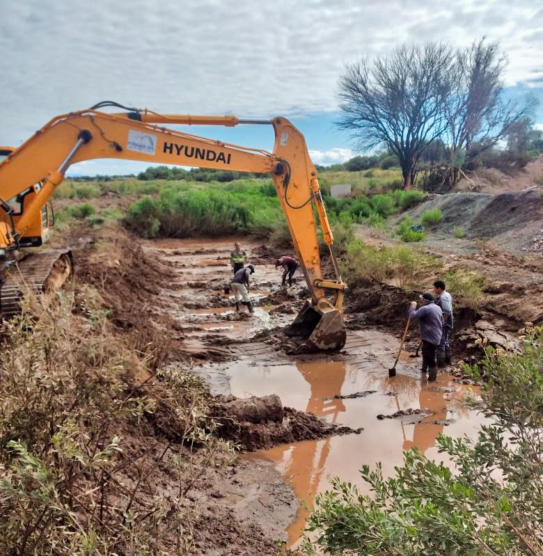 Villa Unión: Avanzan los trabajos de mantenimiento en el sistema de drenes tras las crecidas