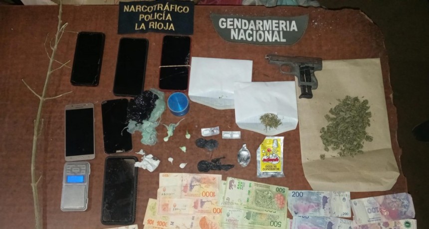 La policía y Gendarmería allanaron once domicilios en barrios de la ciudad Capital