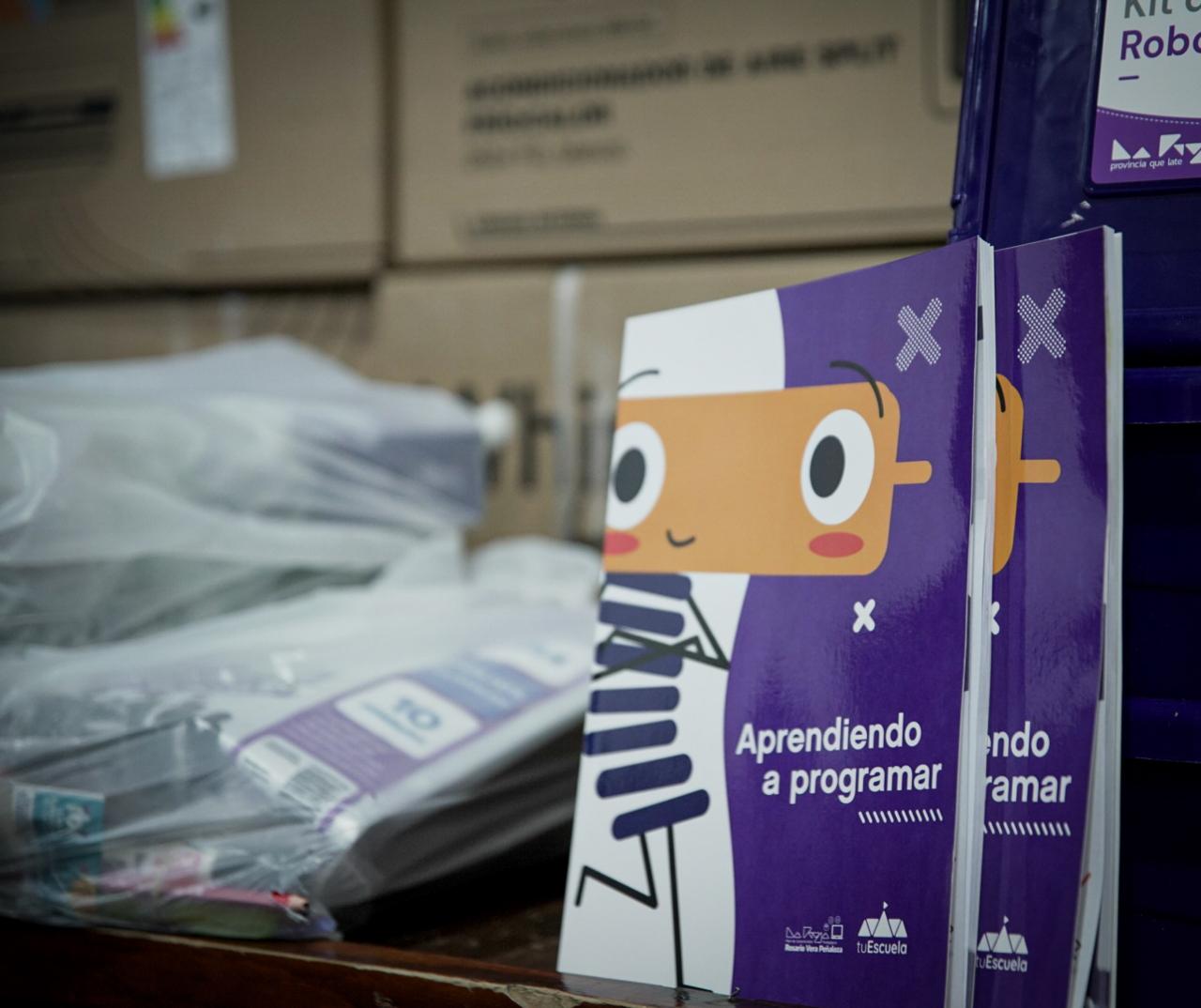 El gobernador Quintela participó del Lanzamiento del Plan de Robótica+Arte para escuelas secundarias de Arauco