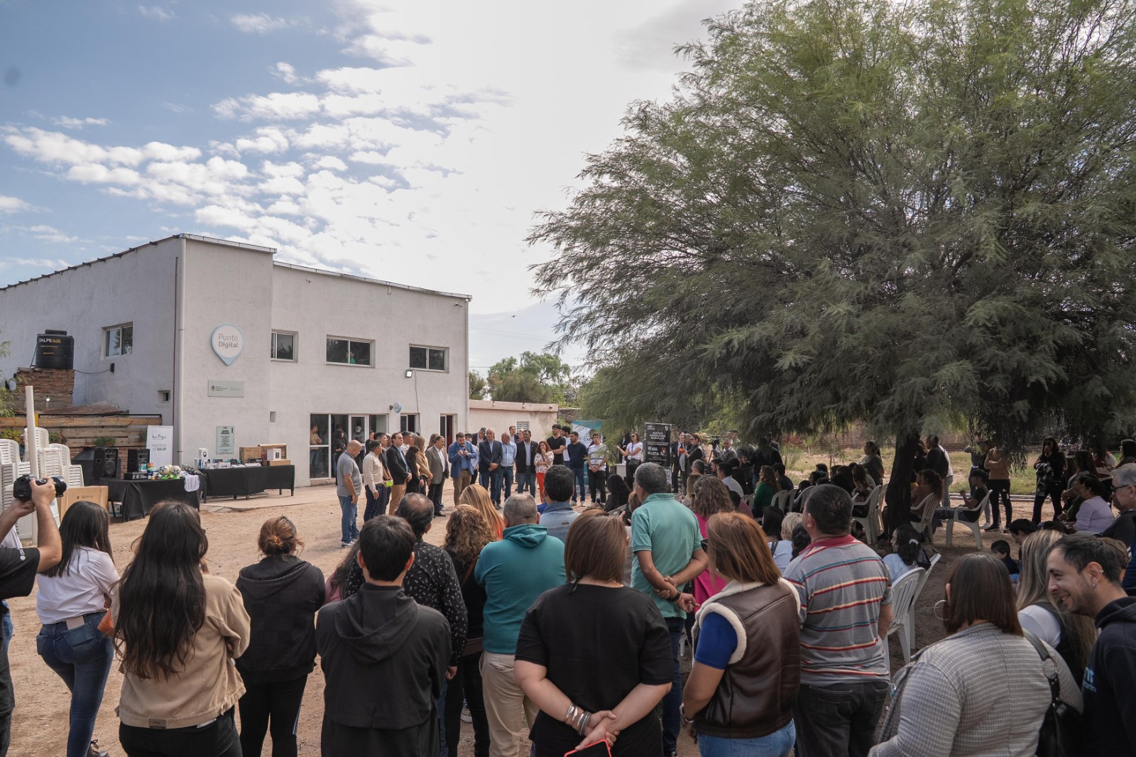 Quintela visitó Milagro y entregó equipamiento tecnológico y herramientas para microemprendimientos