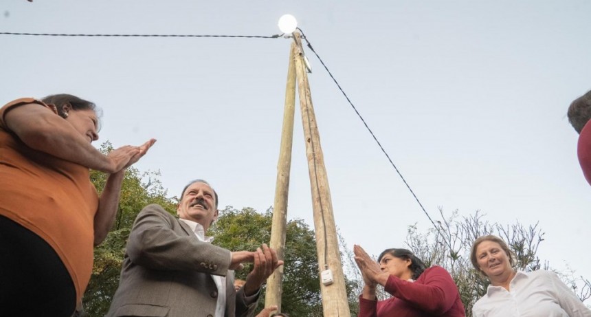 Luz para Los Noriega: el gobernador inauguró obra de electrificación rural