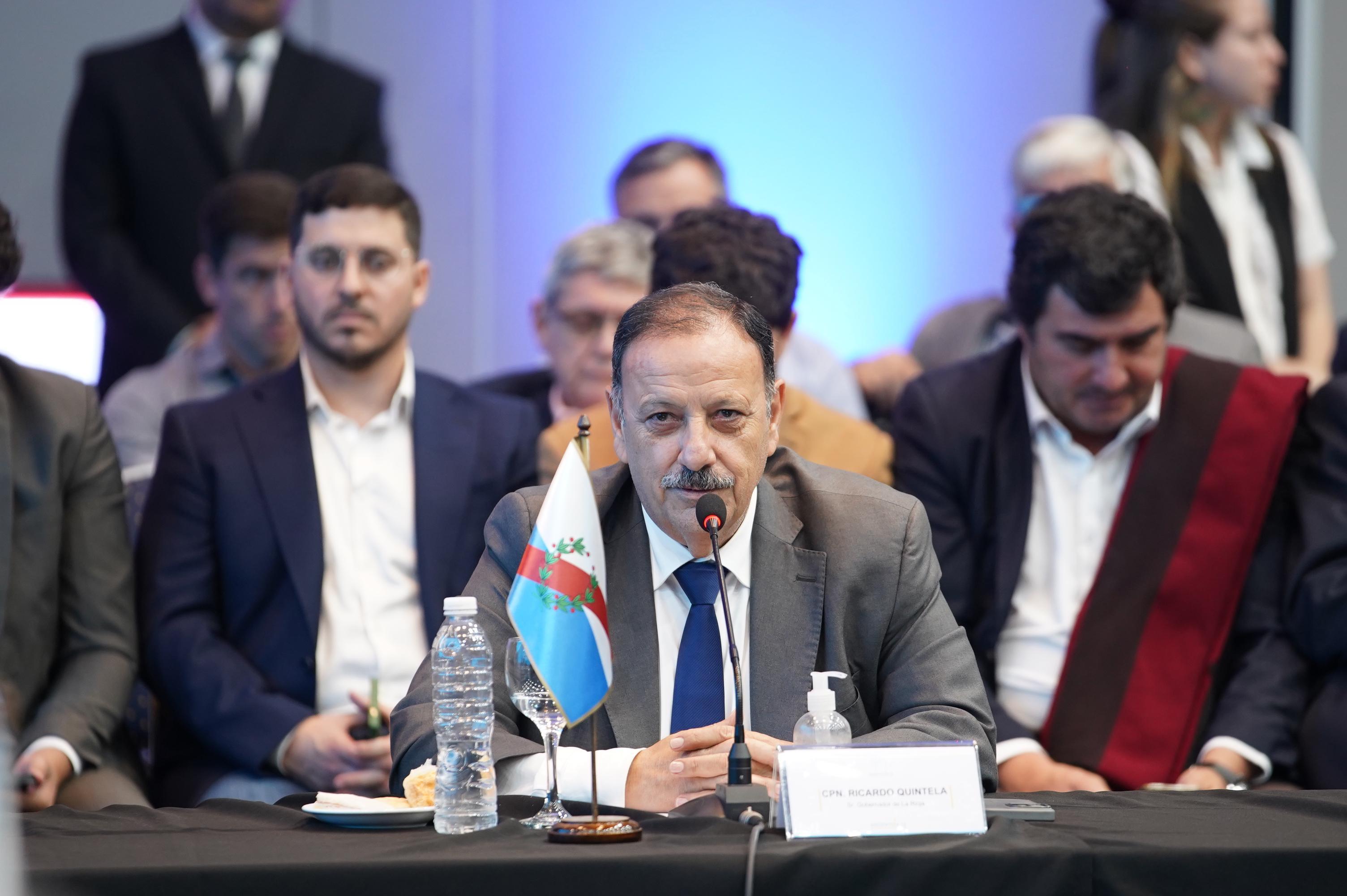 Quintela inicia una gira internacional en busca de inversiones y cooperación estratégica