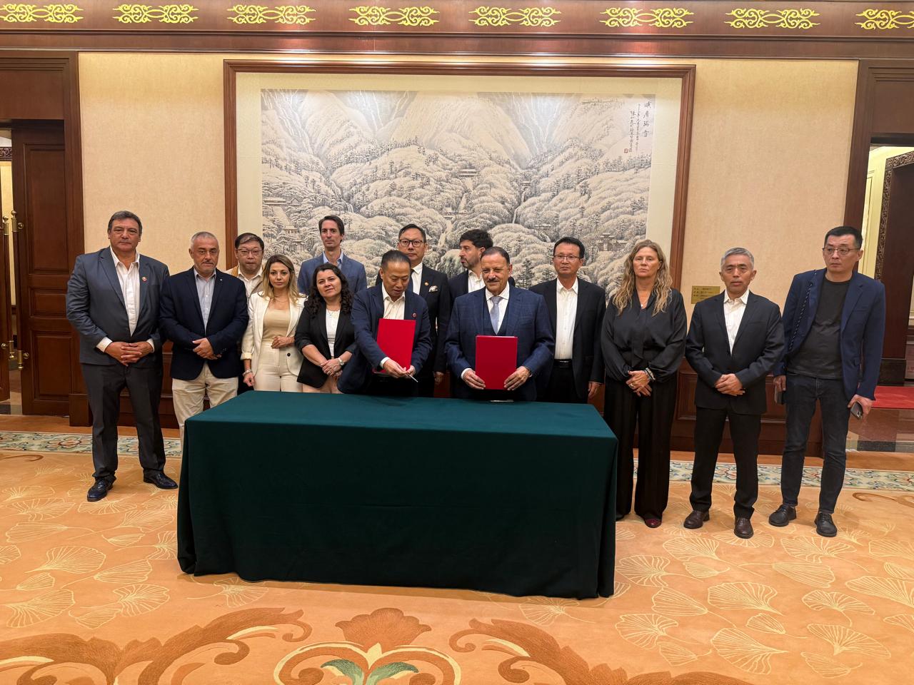 El Gobierno firmó acuerdo estratégico con empresa china para impulsar el desarrollo minero sustentable