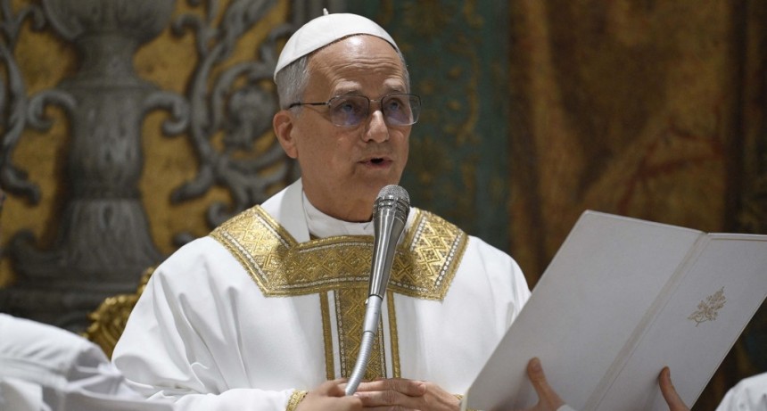 En su primera homilía, el papa León XIV citó palabras de Francisco y pidió tomar a Jesús como modelo