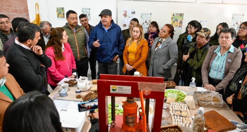 Inauguraron una sala para la elaboración de harina de algarroba en el Colegio N°22 de Bañado de Los Pantanos