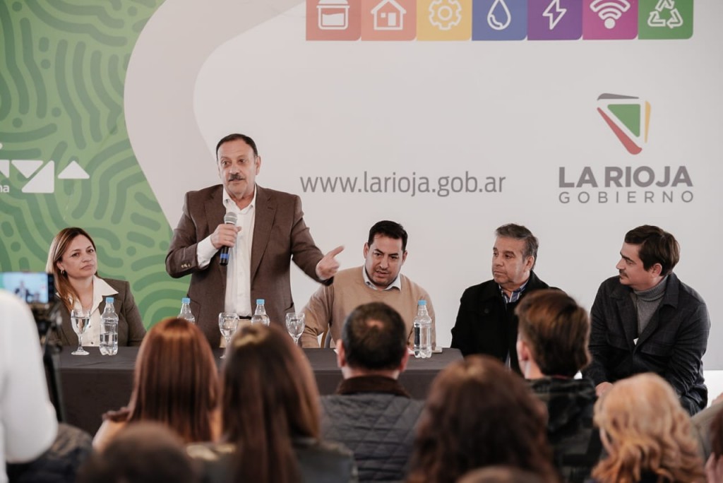 El gobernador Ricardo Quintela anunció la realización de los Juegos Riojanos Evita y ratificó su apoyo al deporte
