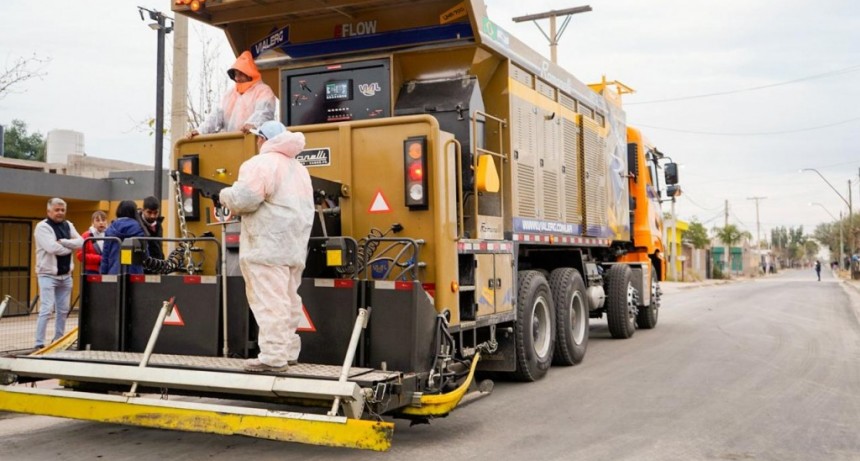 Provincia y Municipio incorporan nueva tecnología de pavimentación en los barrios capitalinos